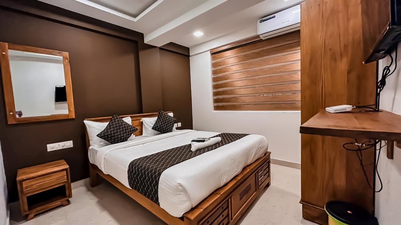 Emerald Inn Kochi Extérieur photo