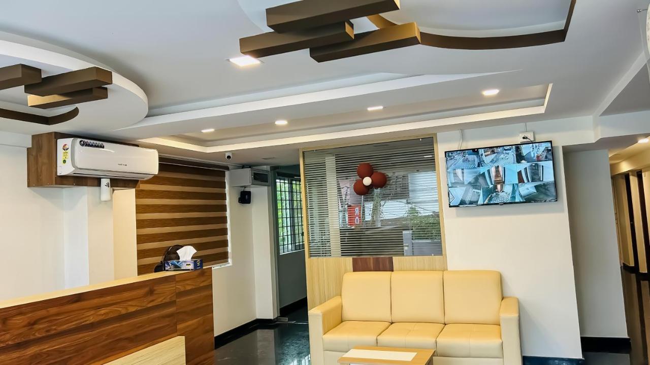 Emerald Inn Kochi Extérieur photo